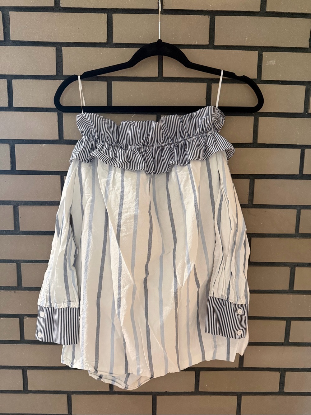 Nautical Bold English Factory Ruffle Off-Shoulder Top M